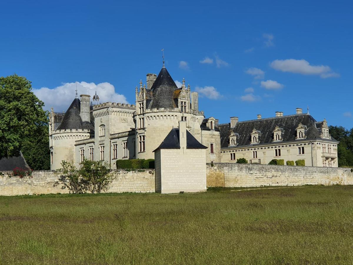 Le Gite Du Puits Aubert Breze Exteriör bild